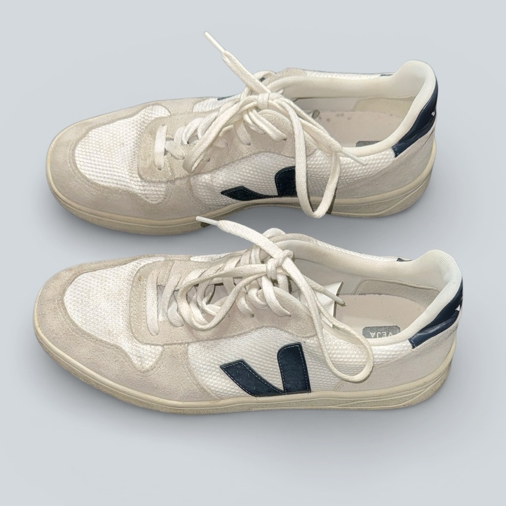 VEJA V-10 Sneakers - Picture 3 of 10